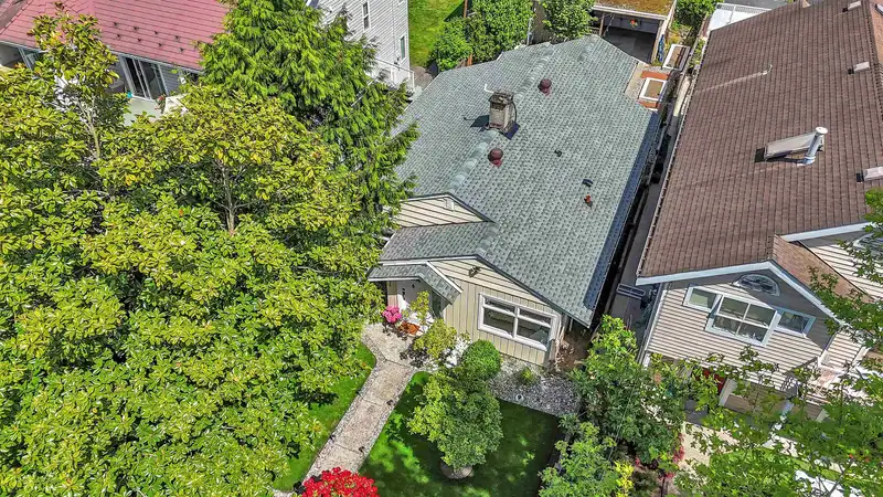 1698 GARDEN AVENUE - photo 3 of 21