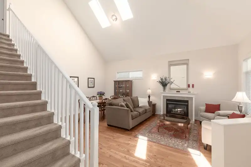 45 14968 24 AVENUE - photo 4 of 40