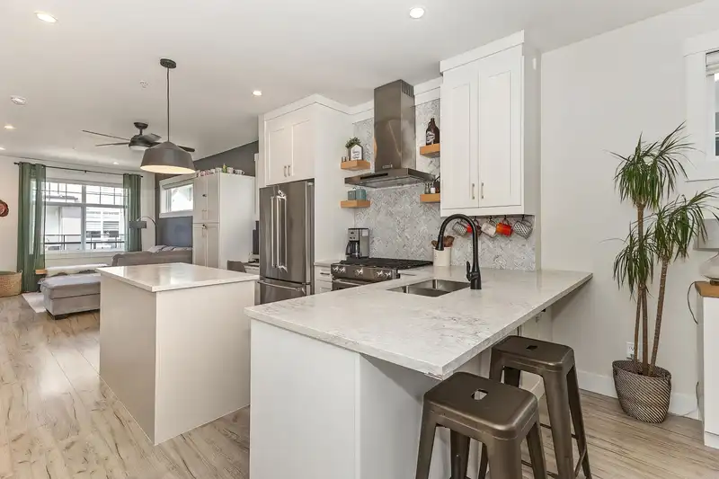 19 22334 48 AVENUE - photo 3 of 38