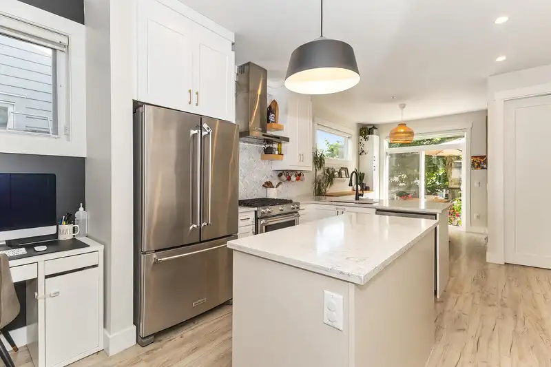 19 22334 48 AVENUE - photo 4 of 38