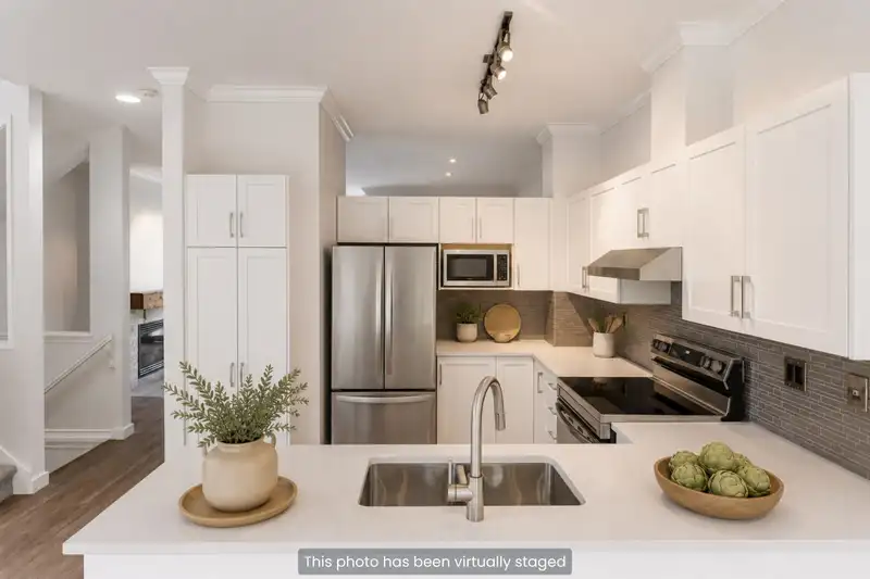 10 14959 58 AVENUE - photo 4 of 40