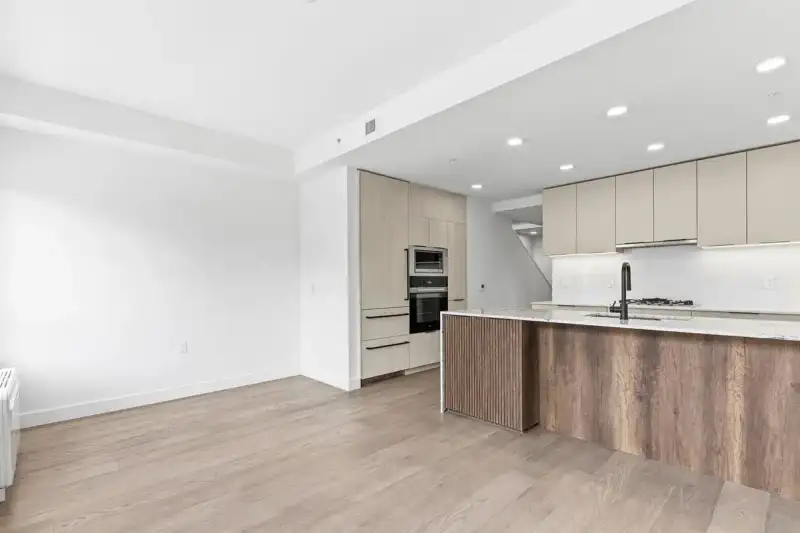 303 3590 W 39TH AVENUE - photo 1 of 22