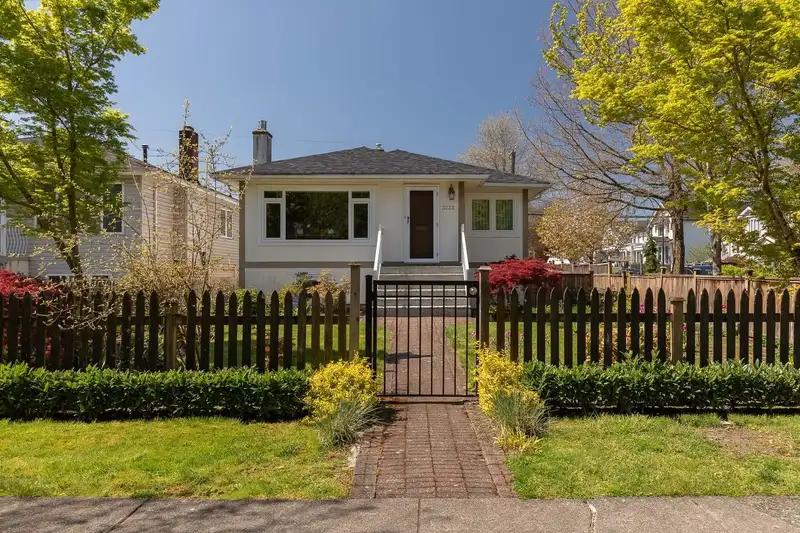 3233 PENTICTON STREET - photo 2 of 40