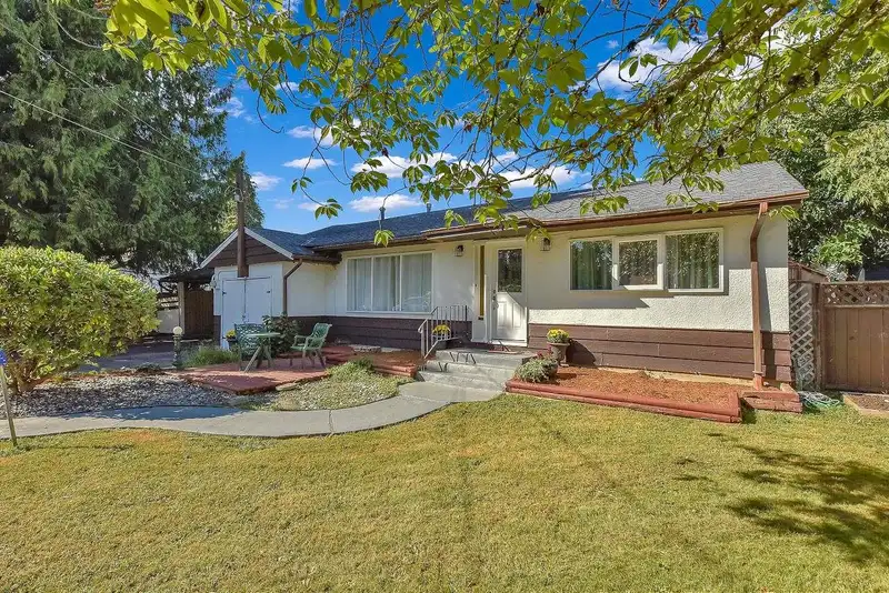 23021 117 AVENUE - photo 1 of 31