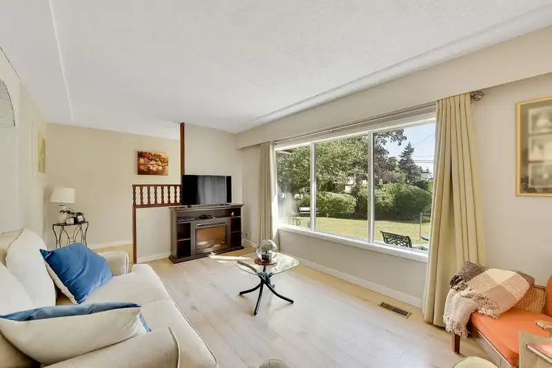 23021 117 AVENUE - photo 4 of 31