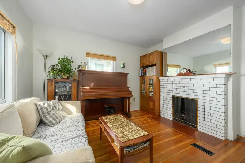 2633 VENABLES STREET - photo 3 of 25