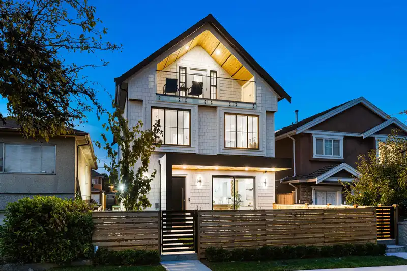 1 2211 MANNERING AVENUE - photo 2 of 20