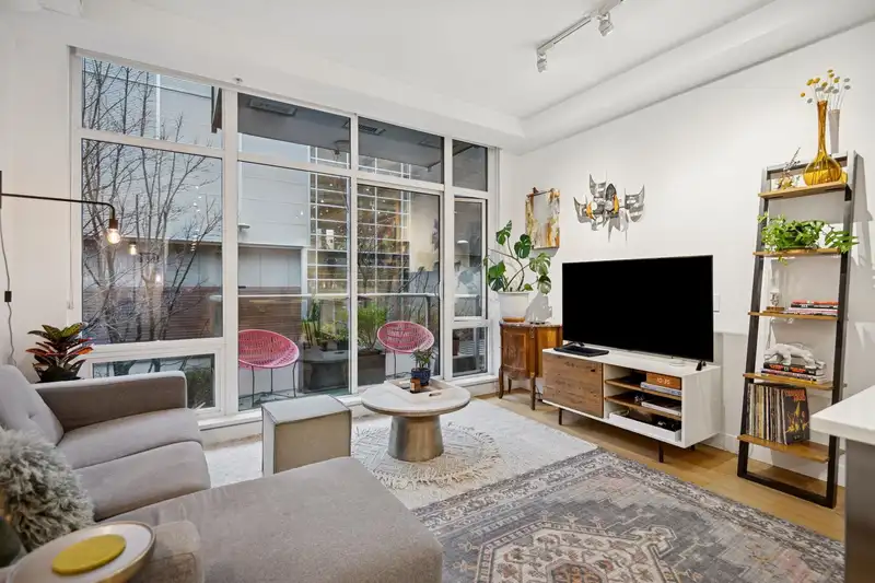 228 108 E 1ST AVENUE - photo 3 of 29