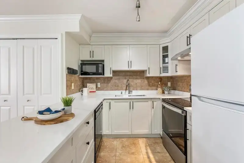 32 11255 132 STREET - photo 4 of 16