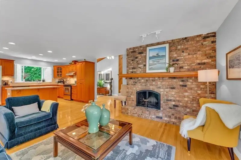 5634 146A STREET - photo 3 of 40