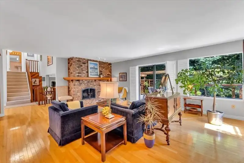 5634 146A STREET - photo 4 of 40