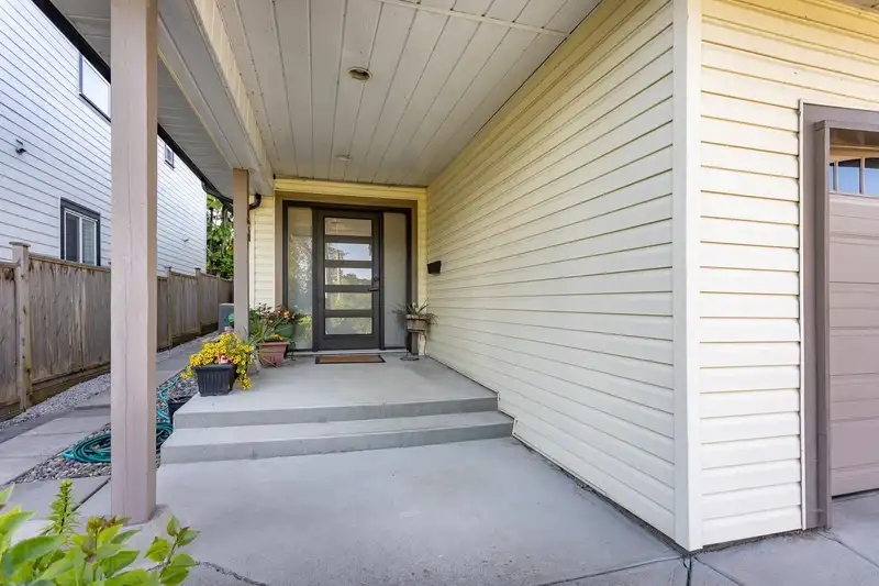 1907 HARBOUR STREET - photo 3 of 33