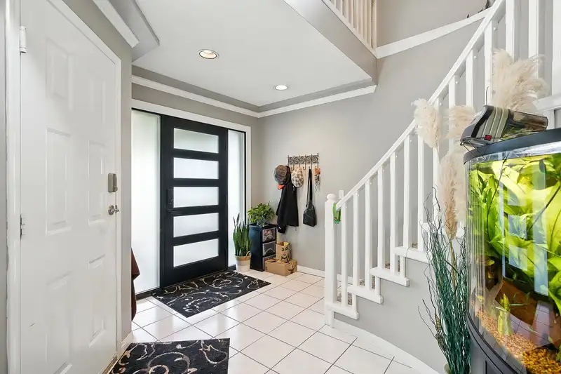 1907 HARBOUR STREET - photo 4 of 33