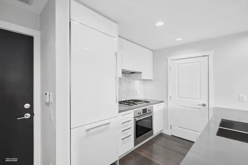 203 5638 BIRNEY AVENUE - photo 4 of 28