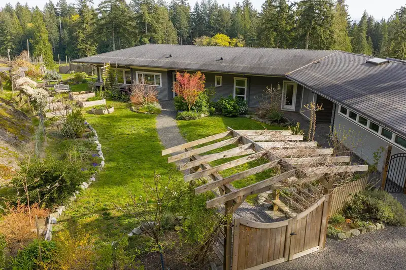 889 COWAN POINT DRIVE - photo 3 of 34