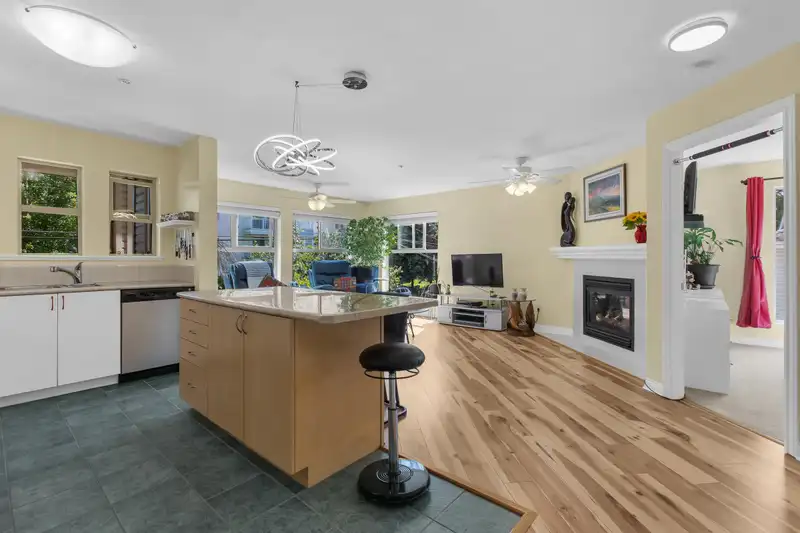 202 20237 54 AVENUE - photo 1 of 36