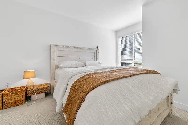 316 500 ROYAL AVENUE - photo 3 of 18