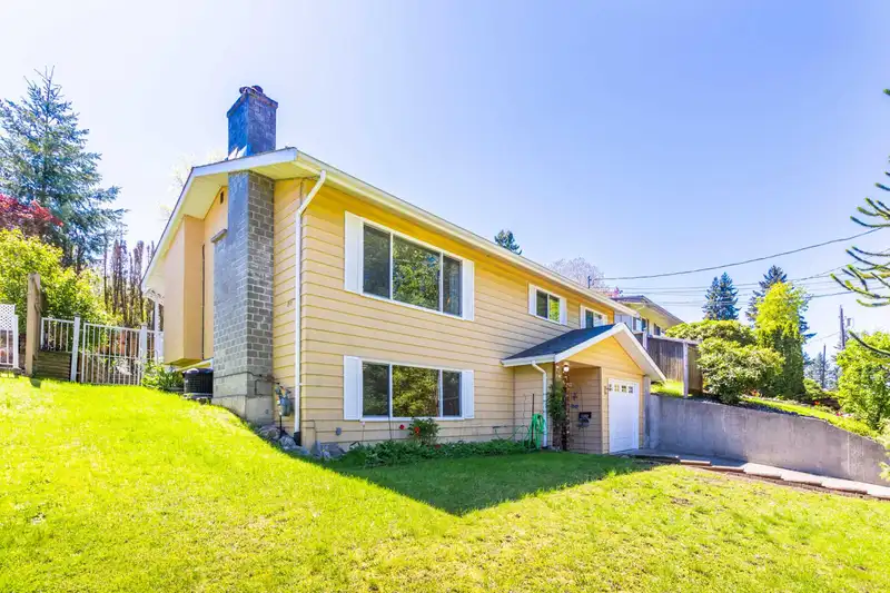 34470 LABURNUM AVENUE - photo 1 of 38