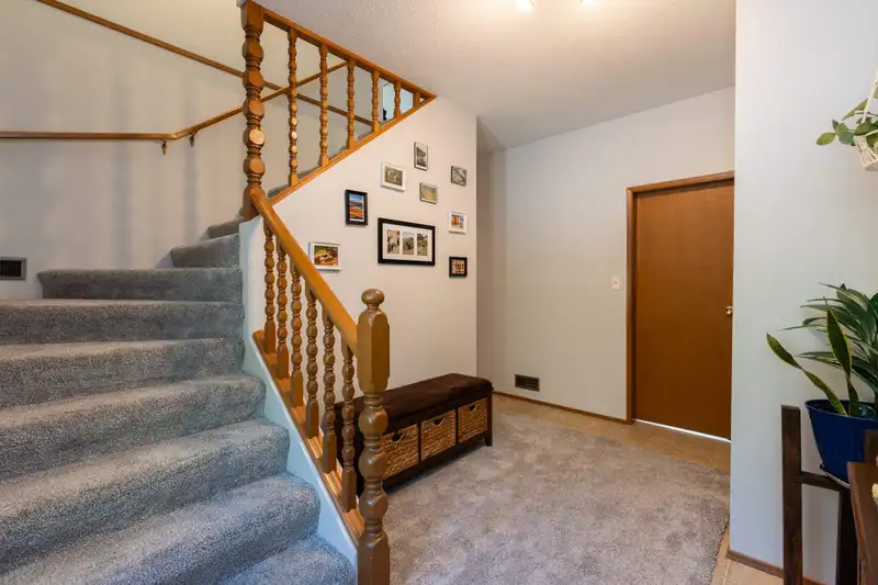 34470 LABURNUM AVENUE - photo 4 of 38