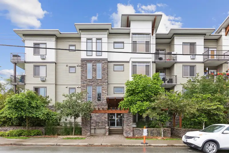 409 11887 BURNETT STREET - photo 1 of 28