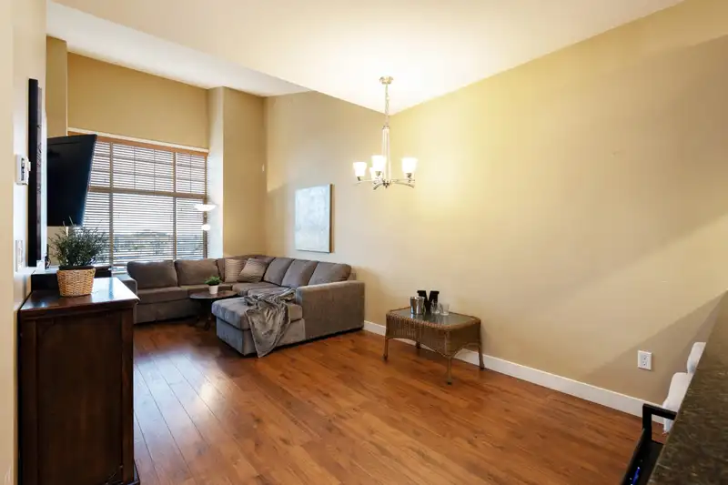 409 11887 BURNETT STREET - photo 4 of 28