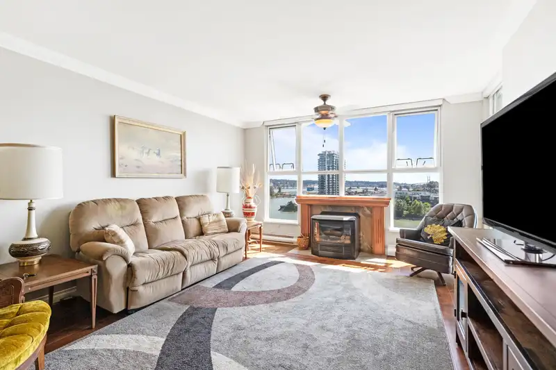 1004 1250 QUAYSIDE DRIVE - photo 2 of 39