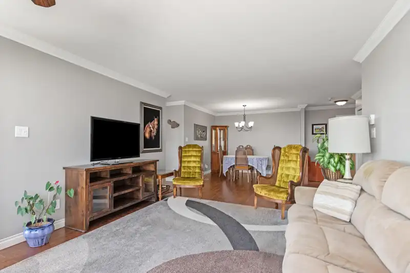 1004 1250 QUAYSIDE DRIVE - photo 4 of 39