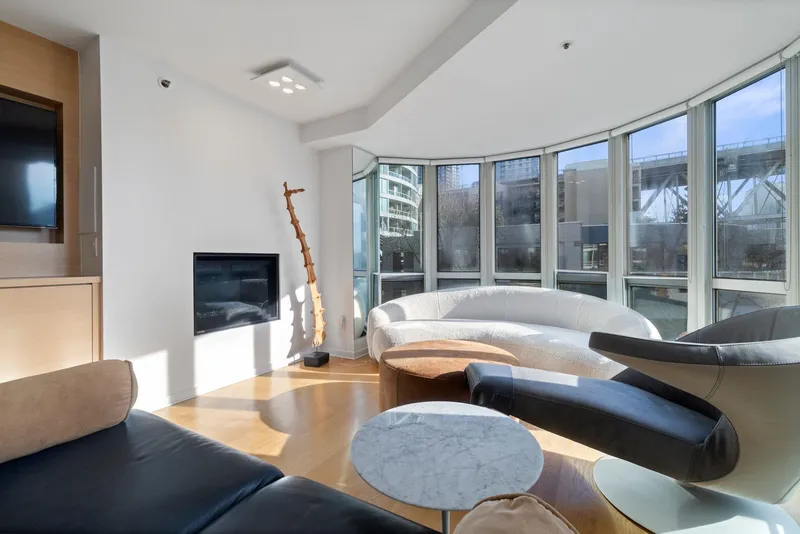 303 1501 HOWE STREET - photo 2 of 25