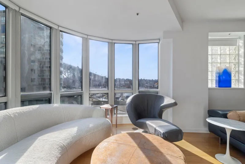 303 1501 HOWE STREET - photo 4 of 25