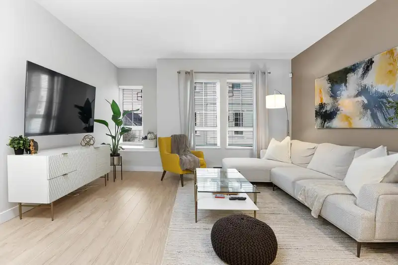 2126 ST JOHNS STREET STREET - photo 2 of 29