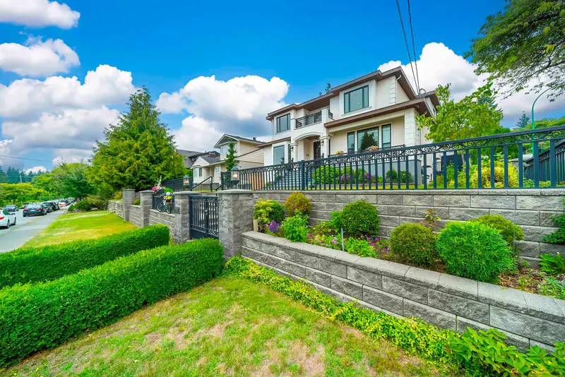 4291 WINNIFRED STREET - photo 4 of 25