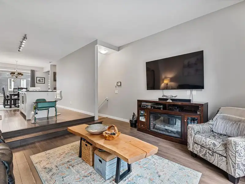 16 277 171 STREET - photo 2 of 13