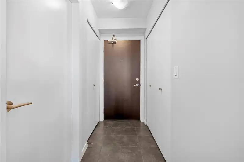 1602 2133 DOUGLAS ROAD - photo 3 of 24