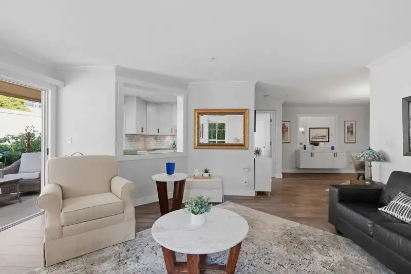 114 15155 22 AVENUE - photo 2 of 22