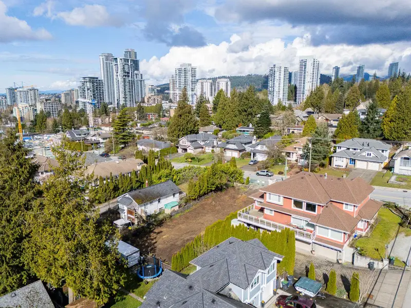 636 ROCHESTER AVENUE - photo 2 of 14