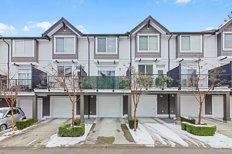 40 14271 60 AVENUE - photo 3 of 33