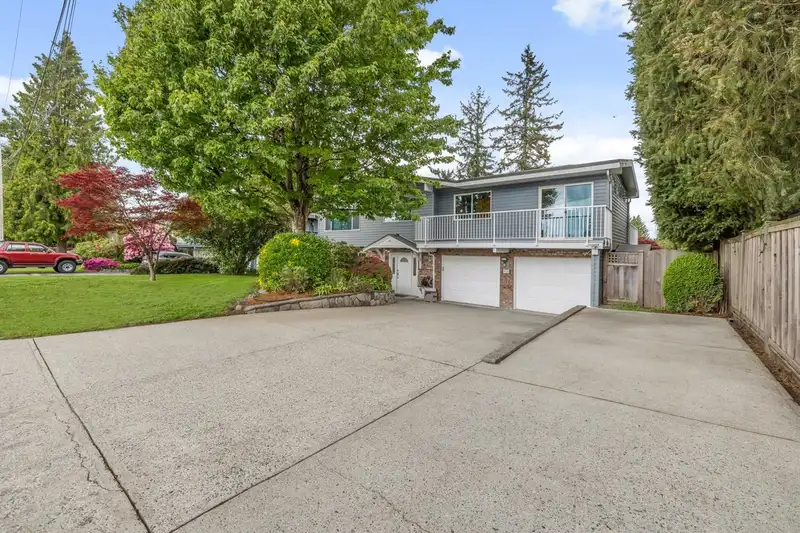 1035 GROVER AVENUE - photo 2 of 29