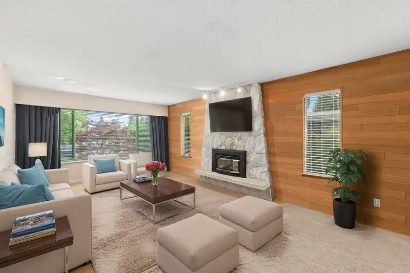 1035 GROVER AVENUE - photo 3 of 29