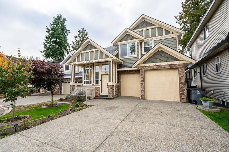 5941 129B STREET - photo 2 of 35