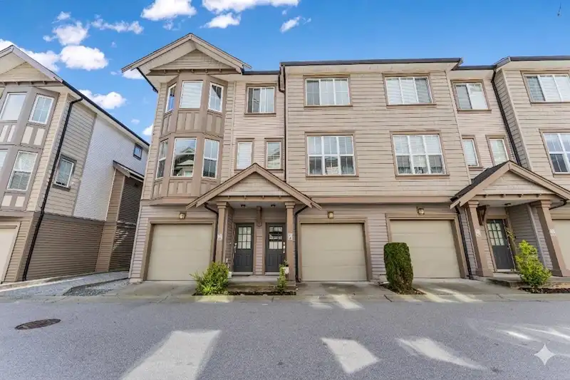 61 14838 61 AVENUE - photo 1 of 40