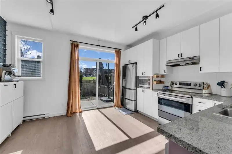 61 14838 61 AVENUE - photo 2 of 40