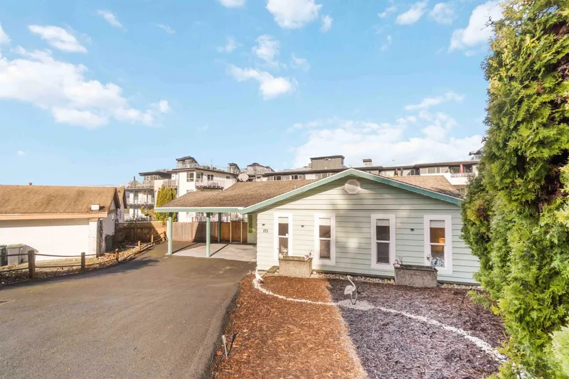 171 EDWARD CRESCENT - photo 2 of 25