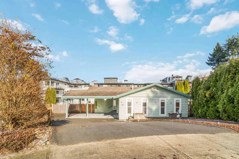 171 EDWARD CRESCENT - photo 3 of 25