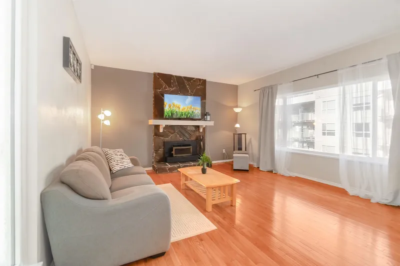 171 EDWARD CRESCENT - photo 4 of 25