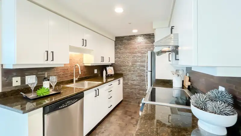 908 1009 EXPO BOULEVARD - photo 3 of 28