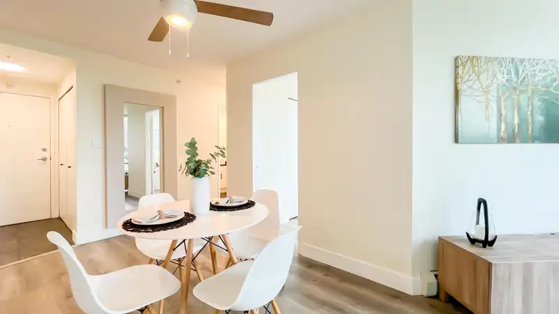 908 1009 EXPO BOULEVARD - photo 4 of 28