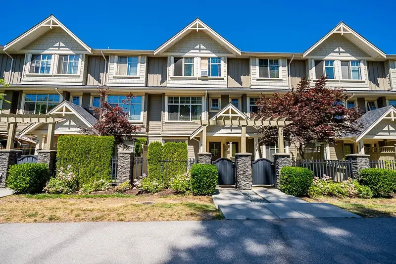 5 19525 73 AVENUE - photo 1 of 25