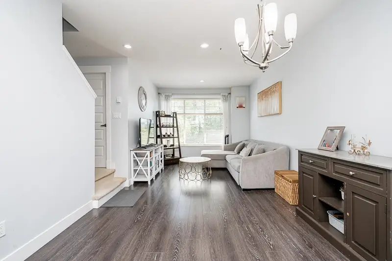 5 19525 73 AVENUE - photo 3 of 25