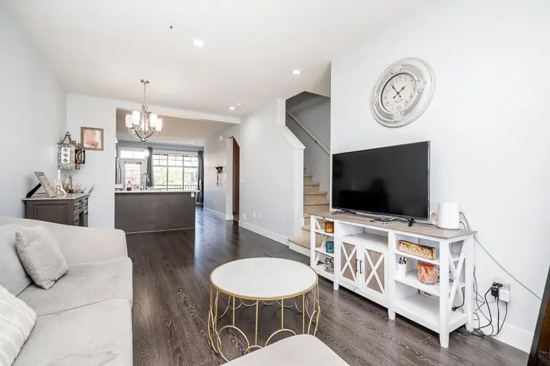 5 19525 73 AVENUE - photo 4 of 25