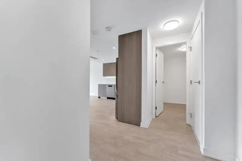 408 1471 HUNTER STREET - photo 2 of 27